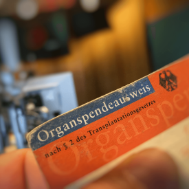 Bislang kann jeder Deutsche freiwillig einen Organspendeausweis ausfüllen, mit dem man einer Organspende nach seinem Tod zustimmen oder widersprechen kann © radioeins/Chris Melzer
