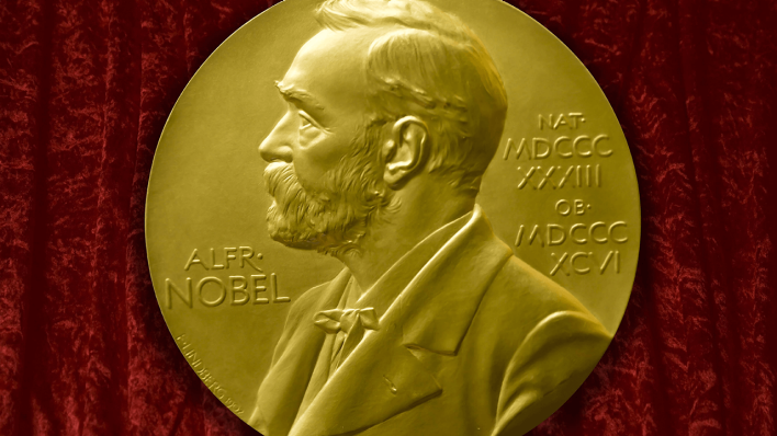 Eine Medaille mit dem Konterfei von Alfred Nobel © imago images/imagebroker