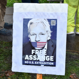 Plakat für dei Freilassung von Julian Assange