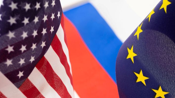 Flaggen: USA, Russland und Europäische Union