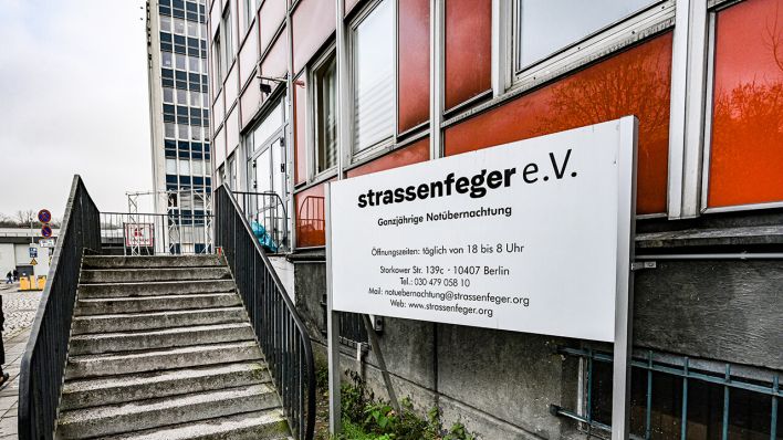 Notunterkunft von Strassenfeger e.V. in der Storkower Straße in Berlin © IMAGO/Funke Foto Services