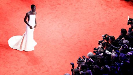 Die Internationale Jury der Berlinale wird in diesem Jahr von der kenianisch-mexikanischen Oscar-Preisträgerin Lupita Nyong'o geleitet © AP Photo/Markus Schreiber