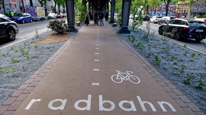 Teststrecke der Radbahn U1 in Berlin-Kreuzberg © IMAGO/Jürgen Held