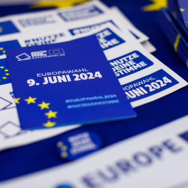 Informationsmaterial zur Europawahl © IMAGO / Andreas Franke