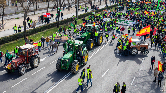 Madrid: Bauer und Bäuerinnen demonstrieren im Februar 2024 © IMAGO/SOPA Images