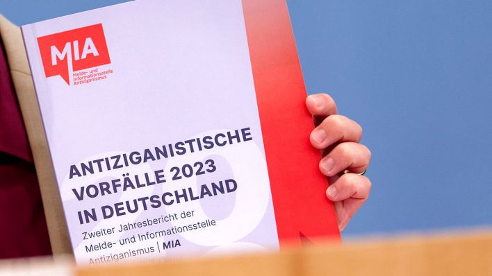 Die Melde- und Informationsstelle Antiziganismus Bund stellt ihren Jahresbericht 2023 über antiziganistische Vorfälle in Deutschland vor © picture alliance / SZ Photo | Jürgen Heinrich