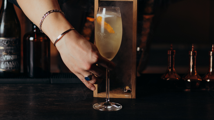 Cocktail des Monats: Femme Fatale Fizz © Florian Kroll