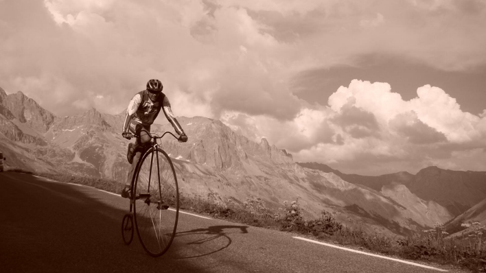 Mit dem Hochrad auf dem Col du Galibier © Robert Schille