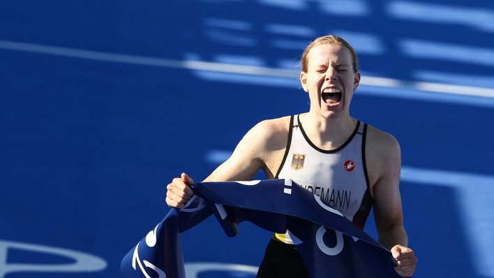 Laura Lindemann holt Olympisches Gold in Paris mit der Mixed-Staffel der Triathleten © IMAGO / GEPA pictures