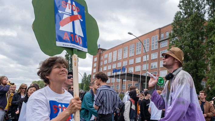 Archivbild: Protest-Rave am 25.05.2029 gegen den Weiterbau der A100 in Berlin © imago images/Rolf Zöllner