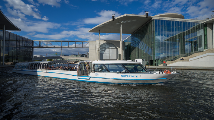 Fahrgastschiff mit Elektromotor © Stern und Kreis