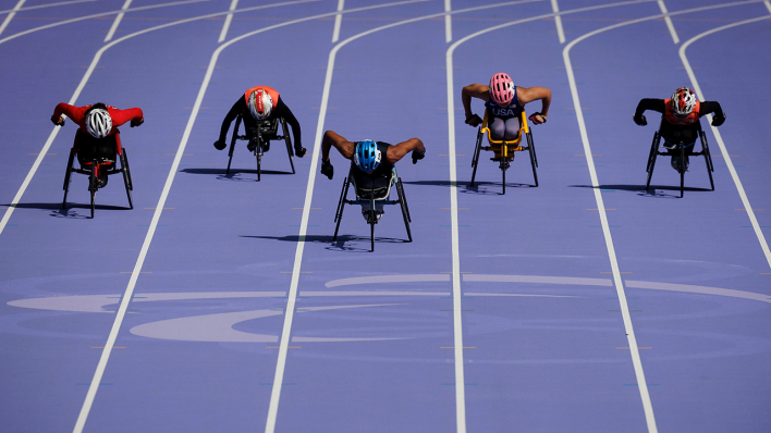 Rollstuhl-Rennen bei den Paralympics © IMAGO/Beautiful Sports