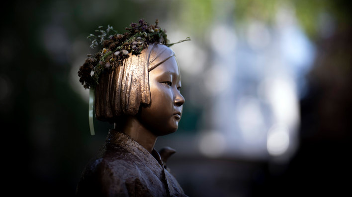 Trostfrauen-Statue in Berlin © IMAGO / IPON