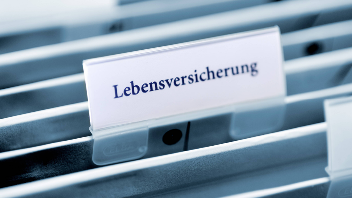 Hängeordner mit der Aufschrift "Lebensversicherung" © IMAGO / imagebroker