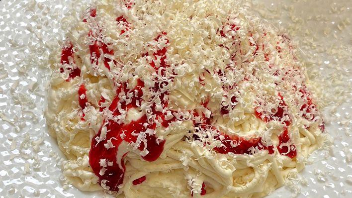 Frisch durch die Presse: Spaghetti Eis im Hotel de Rome