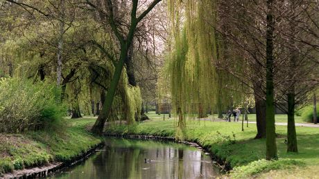 Wanderweg entlang der Berliner Panke führt auch am Schlosspark Niederschönhausen entlang © Klaus Franke/dpa