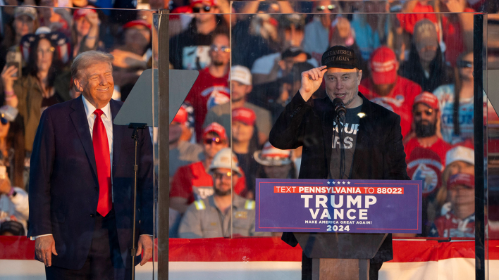 Donald Trump und Elon Musk bei eine Wahlkampveranstaltung im Oktober 2024 © IMAGO/Imagn Images