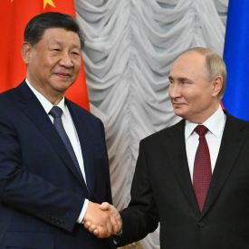 Der chinesische Staatschef Xi Jinping und Russlands Präsident Wladimir Putin beim Brics-Gipfel 2024 © IMAGO/SNA