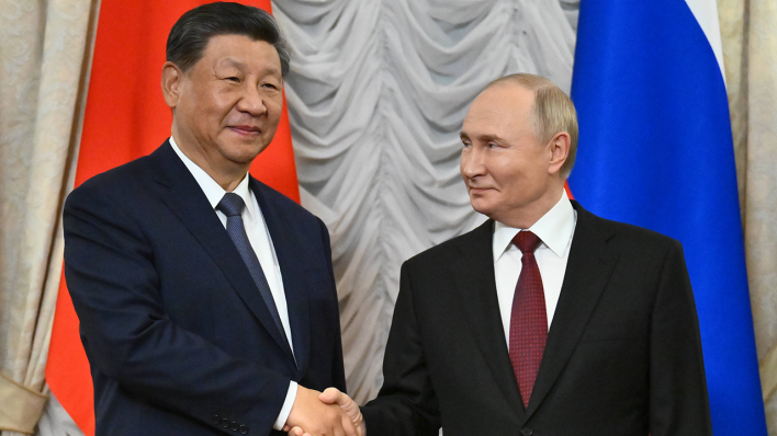 Der chinesische Staatschef Xi Jinping und Russlands Präsident Wladimir Putin beim Brics-Gipfel 2024 © IMAGO/SNA