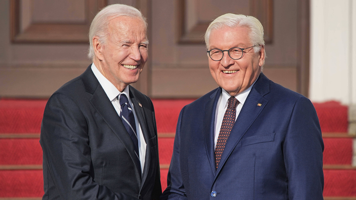 Abschiedsbesuch in Berlin: US-Präsident Biden und Bundespräsident Steinmeier im Schloss Bellevue © IMAGO/Avalon.red