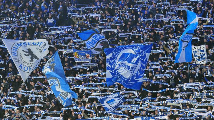 Herthas Fans in der Ostkurve im Olympiastadion in Berlin © picture alliance/dpa | Soeren Stache