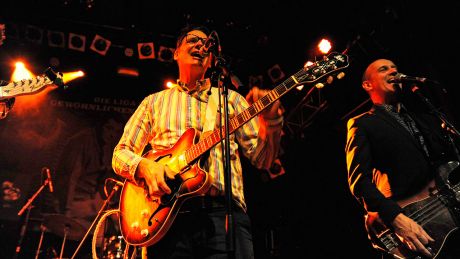 Carsten Friedrichs und die Band Die Liga der gewöhnlichen Gentlemen bei einem Konzert in Hamburg am 28.12.2019 © picture alliance/Jazzarchiv