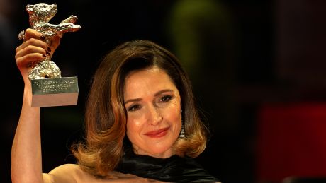 Rose Byrne erhält den Silbernen Bären als beste Schauspielerin © radioeins/Schuster